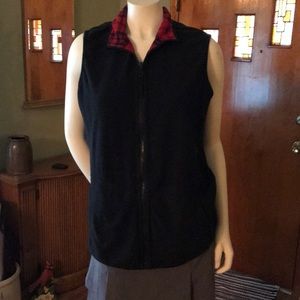 Reversible fleece vest black and red